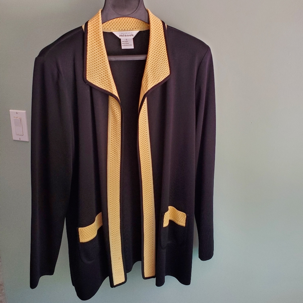 Elegant New Exclusively Misook black cardigan knit blazer yellow trim size L
